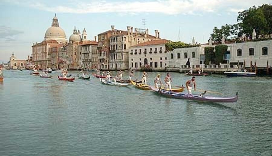 Venezia, regata in Canal Grande (foto: Mario Fletzer) Venezia, regata in Canal Grande (foto: Mario Fletzer)