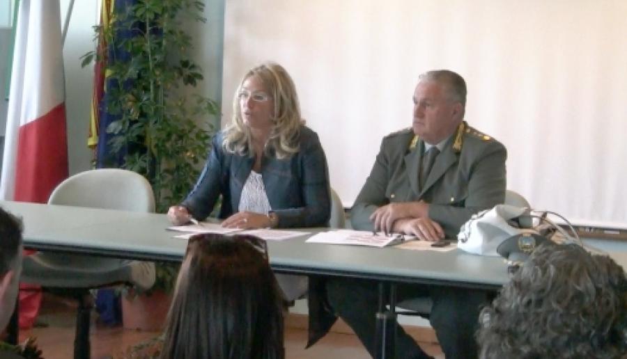 la presidente Zaccariotto con il vicecomandante di polizia provinciale Lunardelli la presidente Zaccariotto con il vicecomandante di polizia provinciale Lunardelli